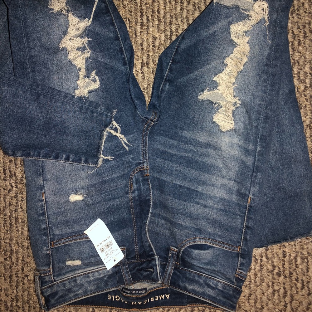 NWT AEO Size 4 High Rise Distressed Jeggings!